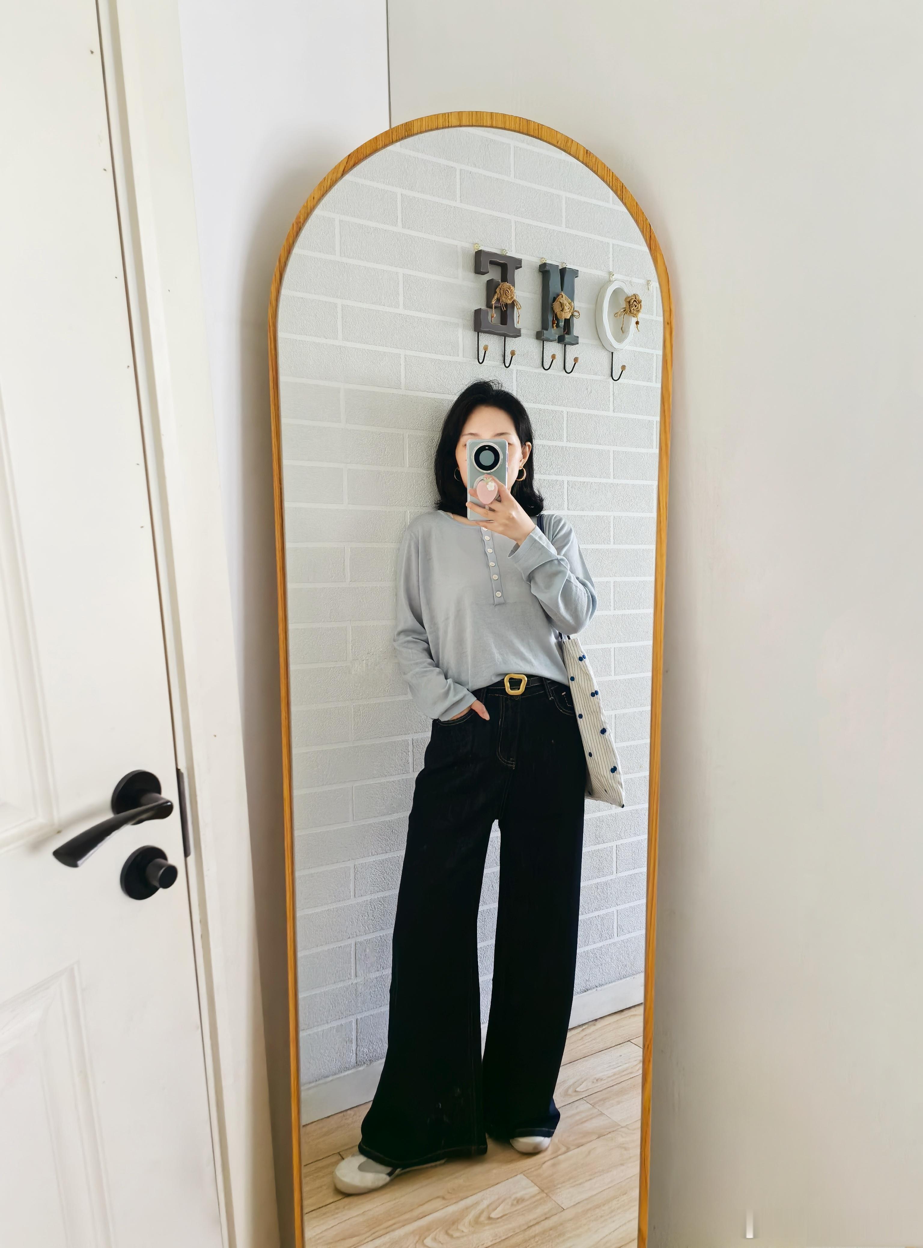 简单穿衣又是一条神裤啊！显高又显瘦随手拍今天穿什么ootd ​​​