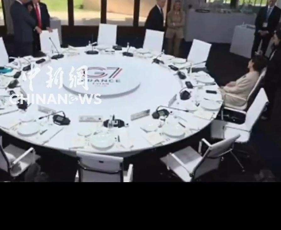 日本在美国设制层次上，是与英国一样，英国是美国让它在欧洲牵制住欧盟。日本是美国让