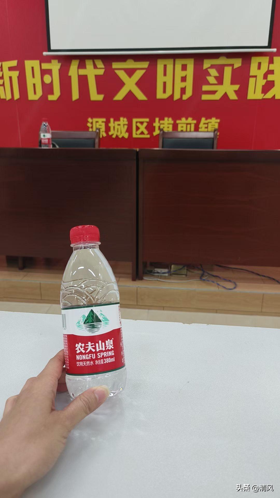 特朗普若下台，美国政坛必将掀起不小波澜。

他对共和党的铁腕控制已显露裂缝，党内