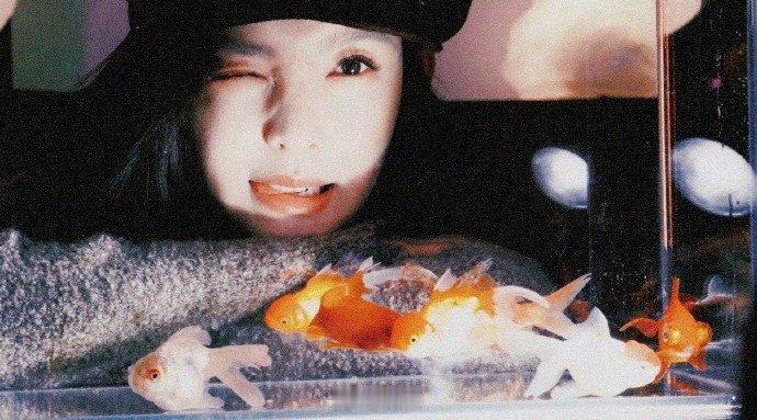 章若楠和王安宇这组氛围感情侣头像也太好磕了，两张权威脸直接戳中我，《想把你和时间