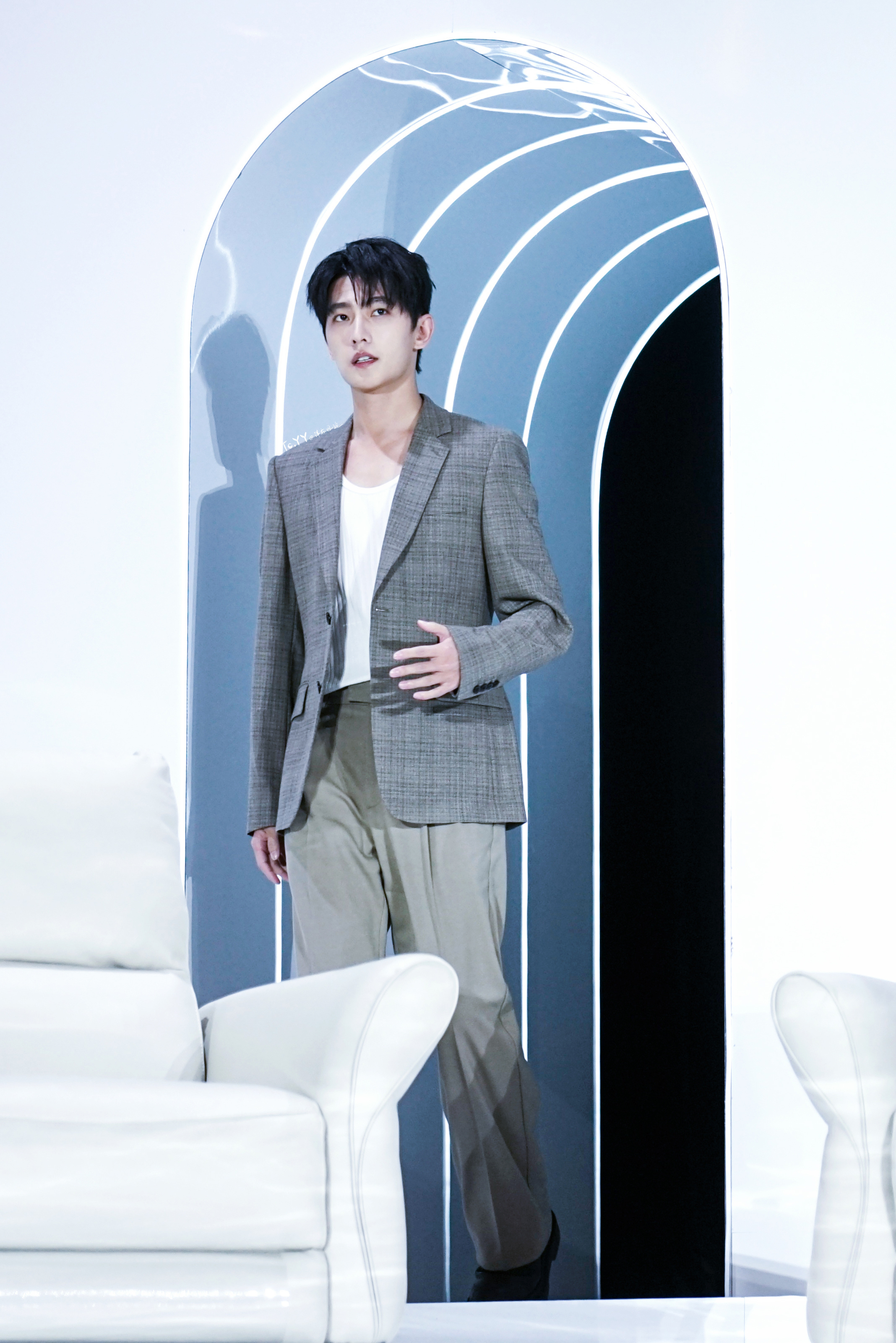 寻艺签到[超话] 为正能量演员杨洋签到✨​​​