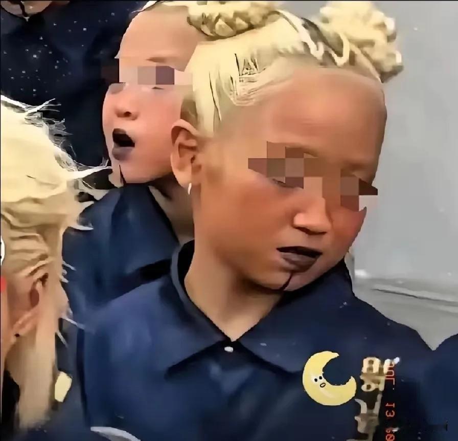 某些人的心理真是狠毒！
把阳光乐观的小孩子，个个都化成欧美病态的风格，一头白发，
