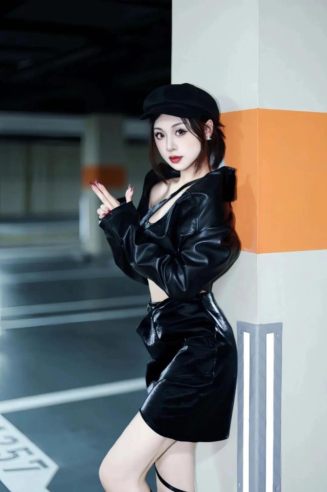 少女摄影|NO.0039期
秋冬季节怎么少的了
性感小皮衣呢
美少女美景分享 人