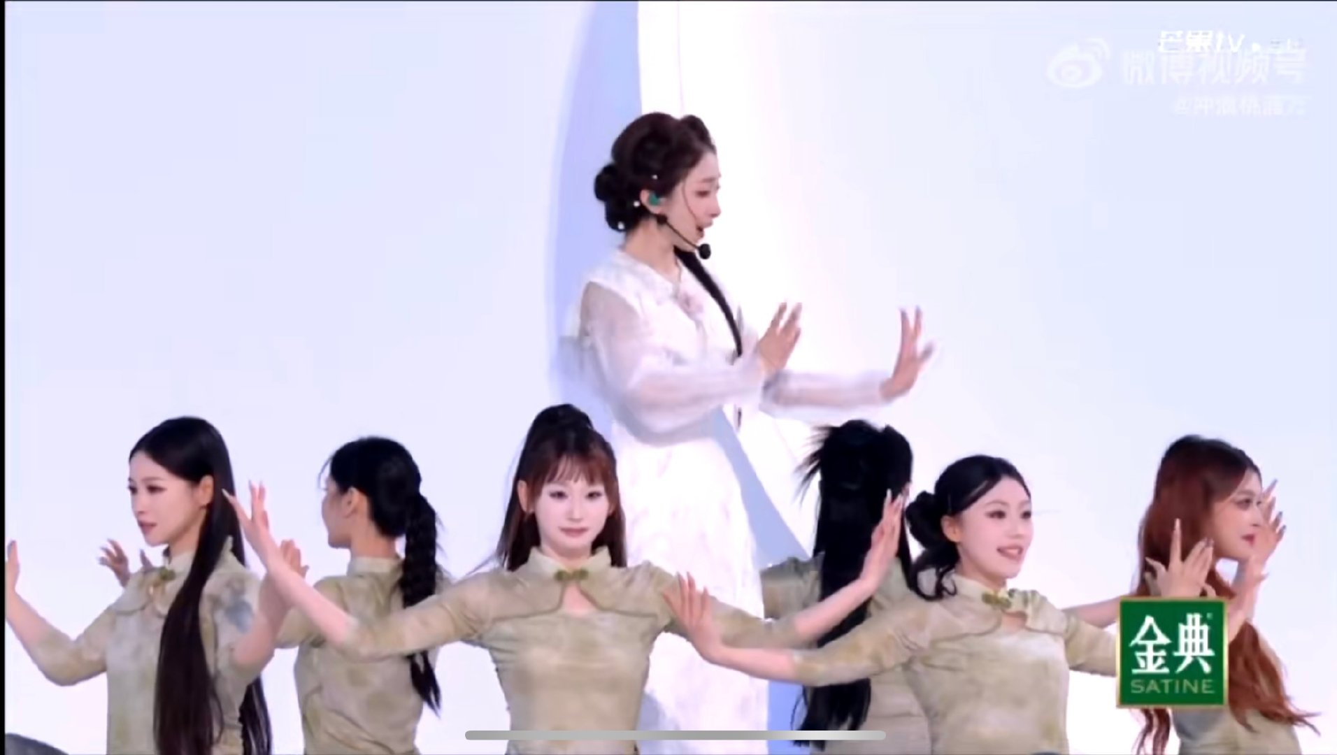 张小婉戏腔梦回初舞台乘风之夜 初舞台的“戏腔少女”长大了！乘风之夜《庐州月》中，