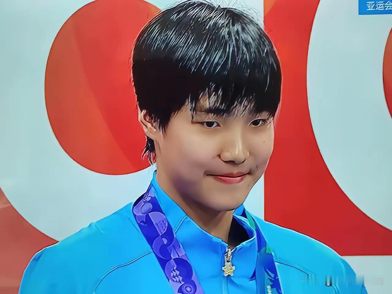 于子迪的妈妈说:“孩子要出去集训了，我就想着我们隔着栏杆送送就得了，结果她不行，