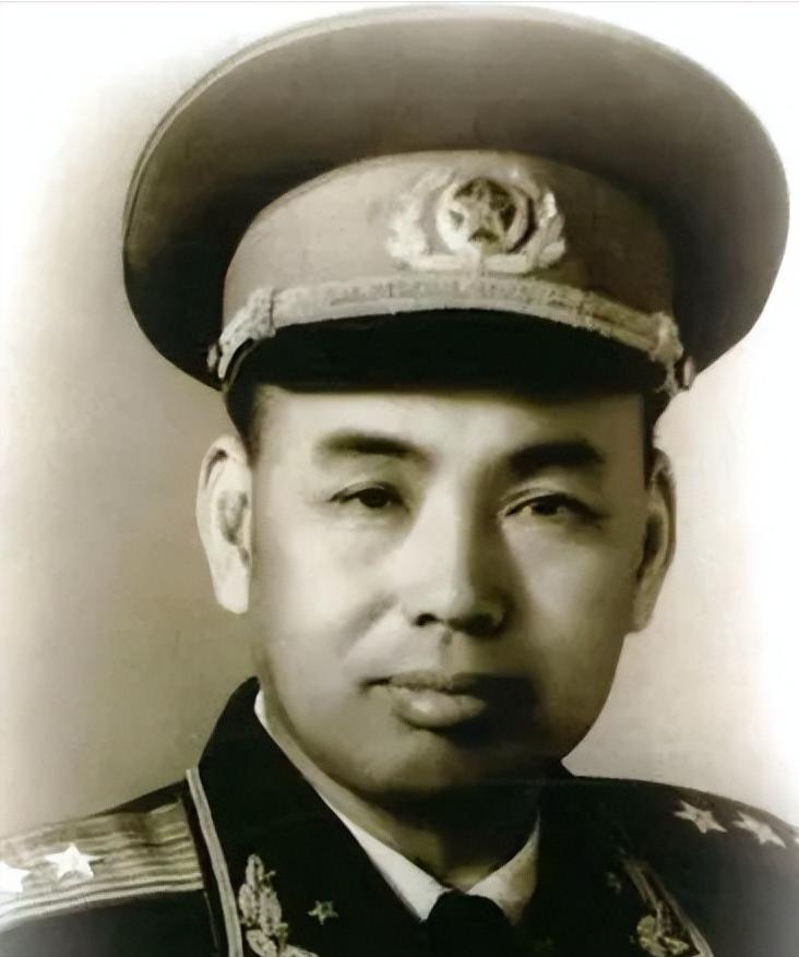 1976年9月，在毛主席的灵堂外，别的委员都进去了，只有许世友进不去，卫兵拦住许