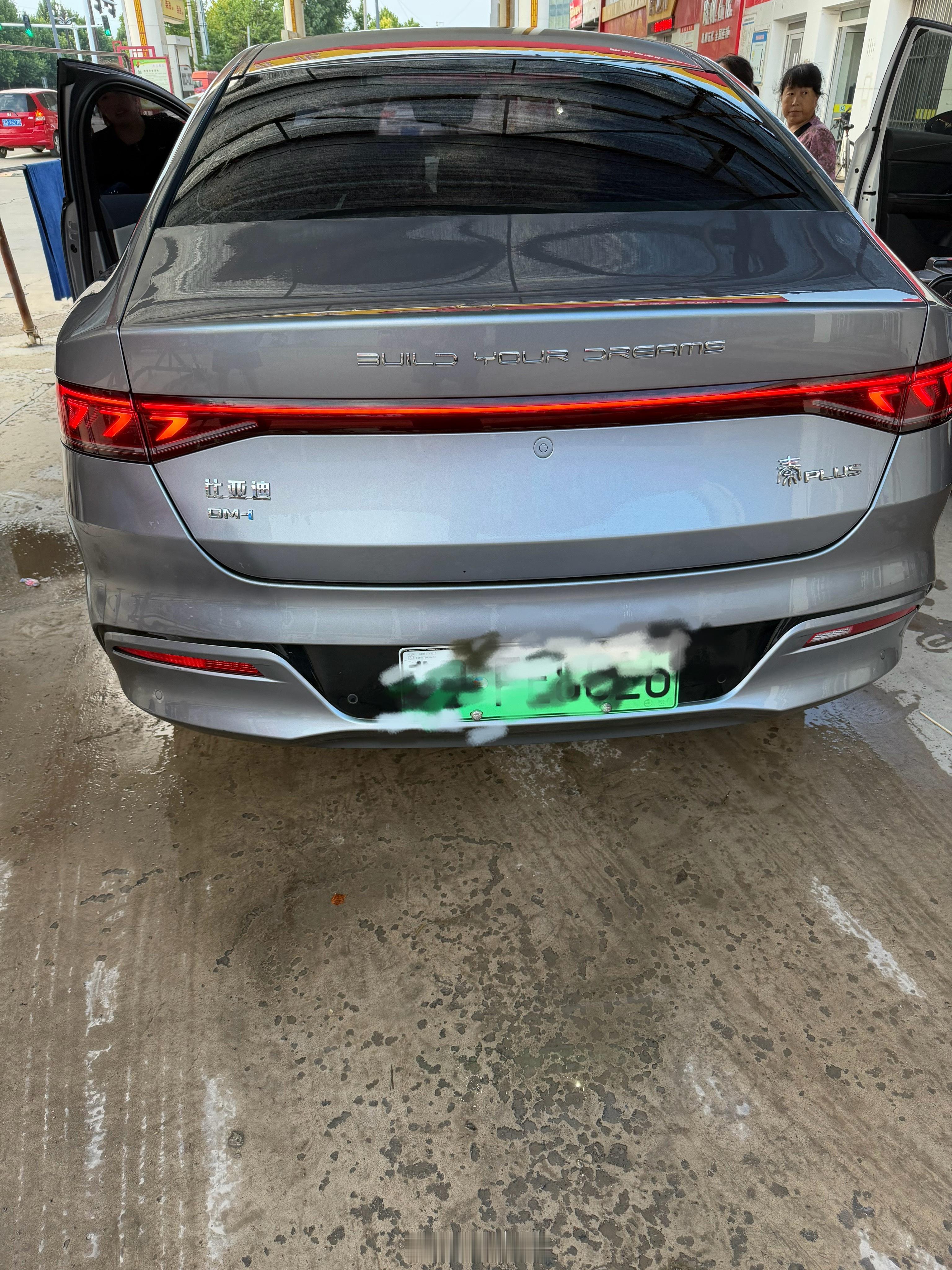 明天油价上涨，赶紧去加油了，92加满！目前是6.49元一升，线上支付还有点优惠送