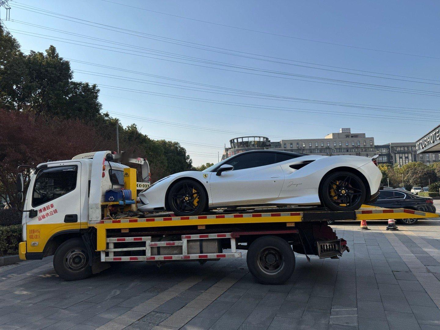 今日再入两台 22年F8 抢手车型、先到先得