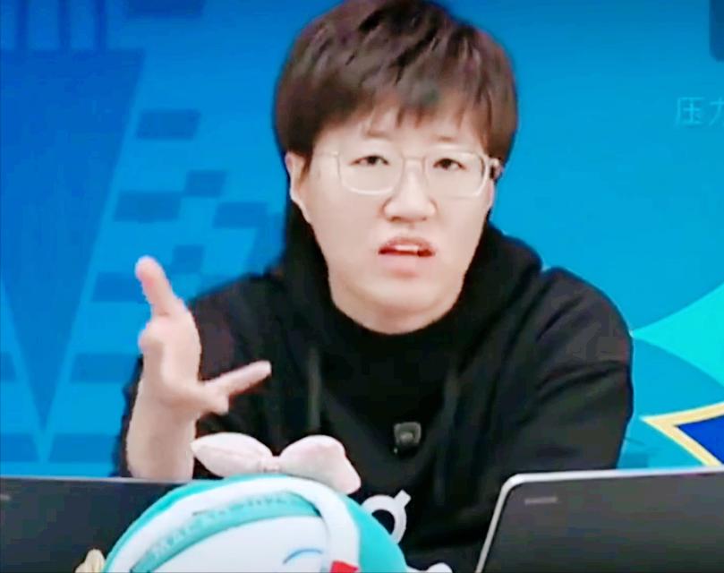 王艺迪1:3输给梅谢芙，郭炎还是专业，一针见血说出问题所在！

她说：国乒集训强