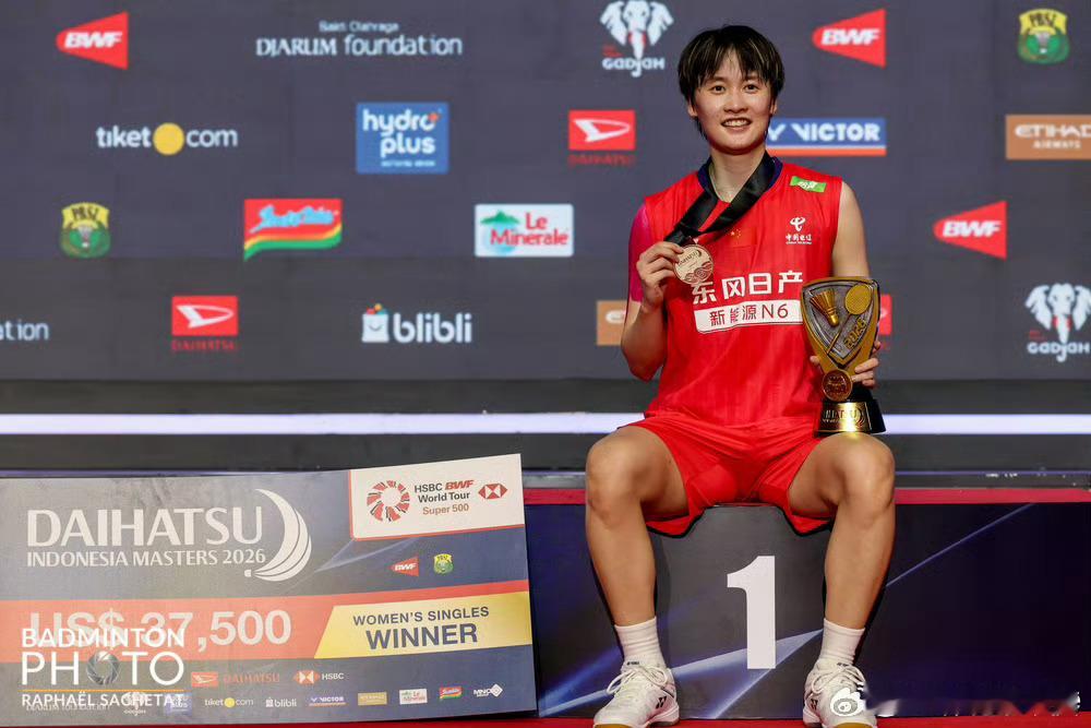 陈雨菲印尼赛夺冠发文夺冠后发博：首先，很久不见。这段时间发生了很多事，未来希望有