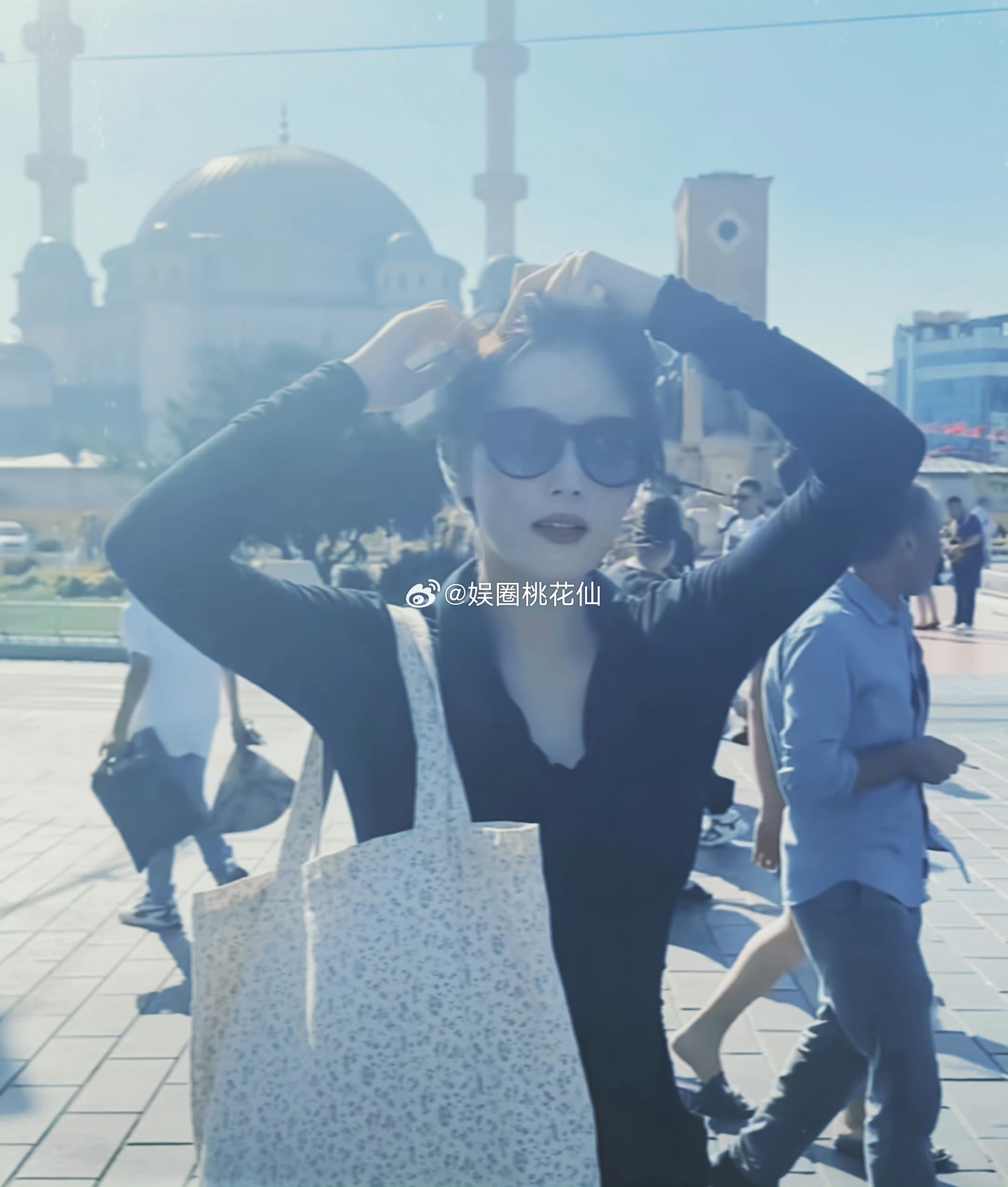 #张馨予自拍自剪vlog#这也太漂亮了吧，太帅太酷了，真的很喜欢这样的张馨予，这