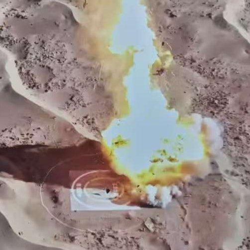 看这个落点，发动机高空爆炸坠落也几乎命中靶心！返回精度相当的高，如果是导 弹那就