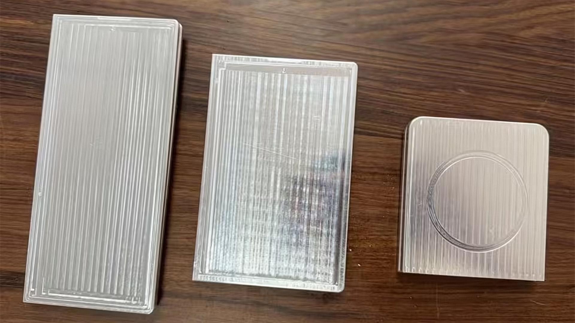 三星阔折叠机模曝光 近日，有网友爆料了疑似“Galaxy Z Fold8、Gal