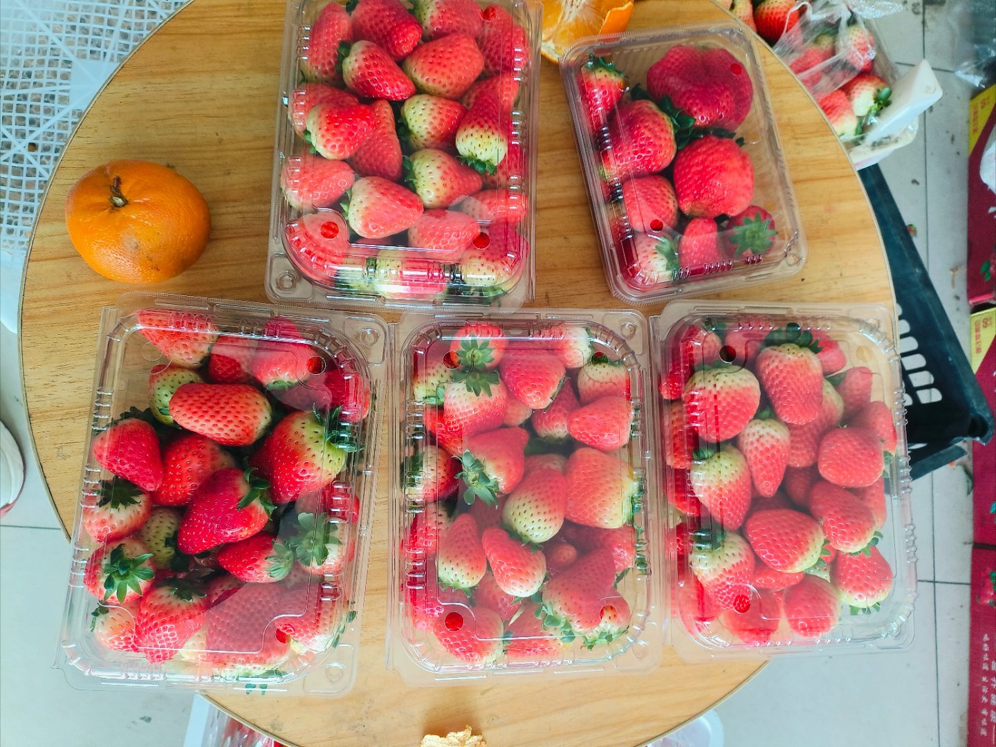 忽然想吃草莓🍓了，今天下午下班得去买点吃去，今天还是必须吃饭嘴里🤣。 