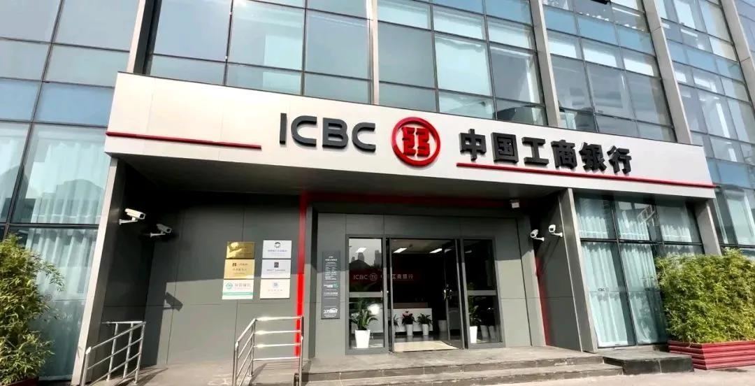 工行这波年度考核的消息一出，柜台里的小伙伴们估计心都要凉半截了！
原本指着年终奖