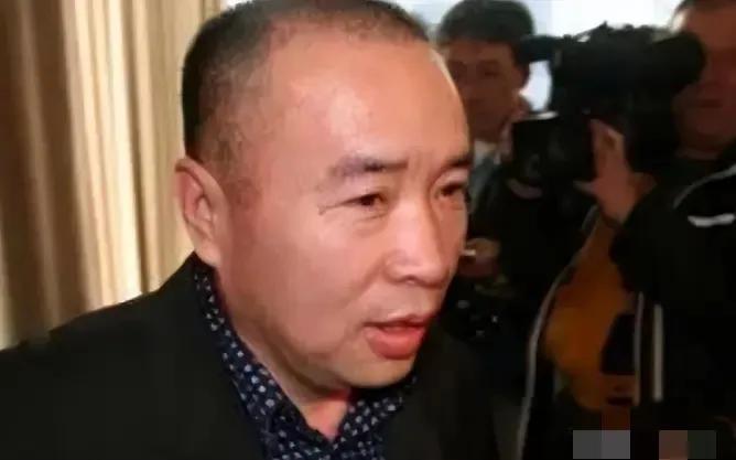 1999年，专案组抓捕赖昌星，没想到有人做内鬼通知赖昌星逃到加拿大，经排查，这个