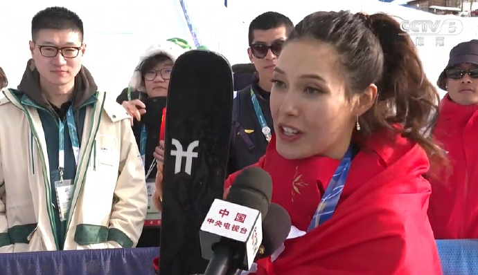 【谷爱凌回应摘银】谷爱凌说今天滑到了自己最好 谷爱凌：“我今天最骄傲的真的是我滑