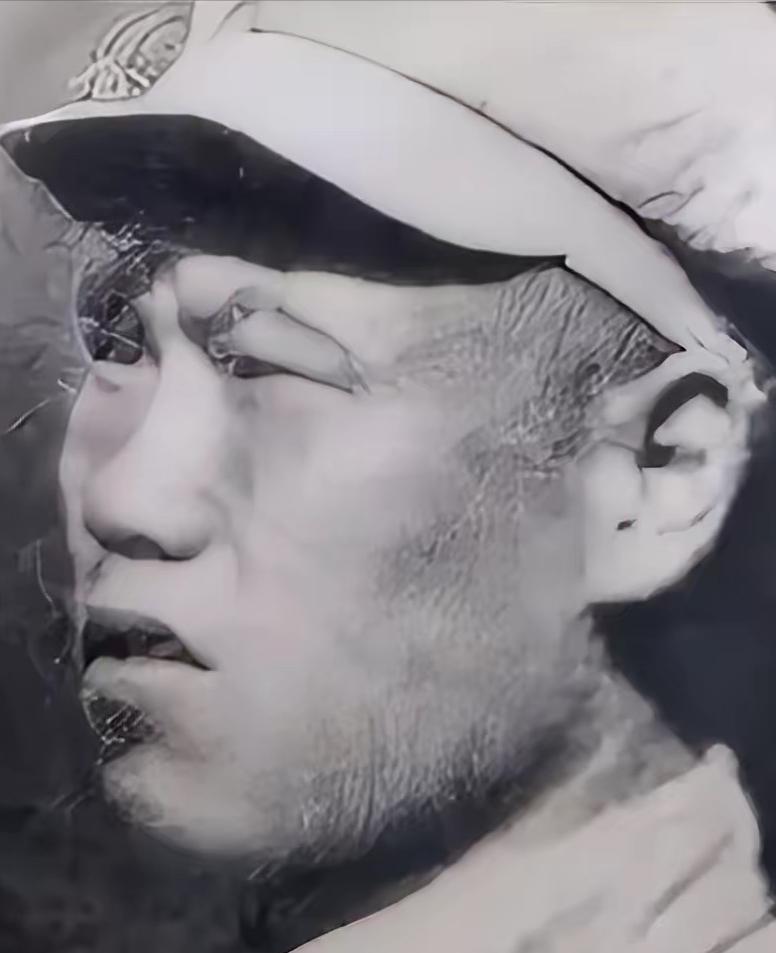 1951年，一志愿军往阵地送弹药，可当他到达后，却发现干部全牺牲，而战士更是乱成