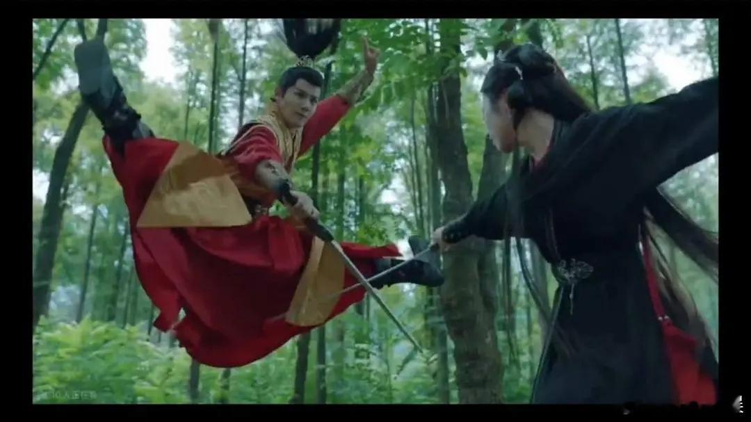 郑业成这个是假腿吧，都超过180度了 ​​​