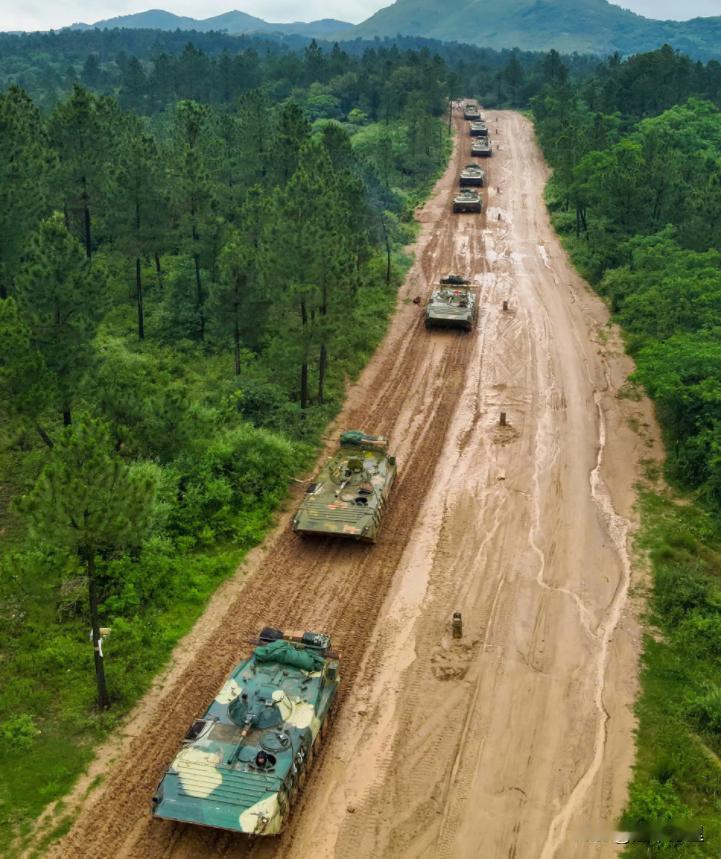 86式步兵战车的原本型号，目前，数量已经不多。86A或者86-2，属于主要型号。