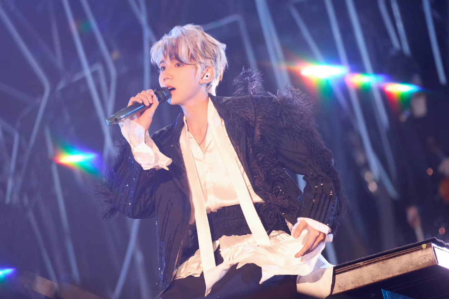 王源演唱会王源2025宇宙超级无敌大狂欢巡演山西太原站，今晚特别好，还送了粉丝花