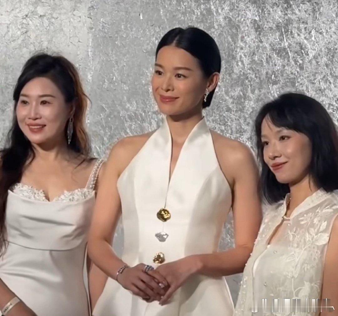 说她是最丑港姐，可每次出现都秒杀一大片 