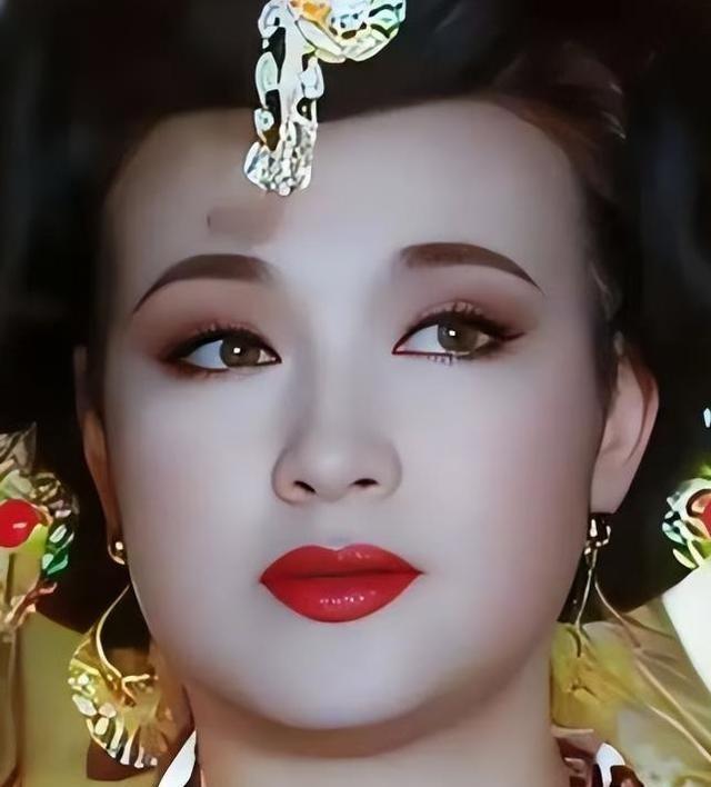 公元695年，71 岁的武则天宠幸完 42 岁的沈南璆，猛地将锦被扫落在地，厉声