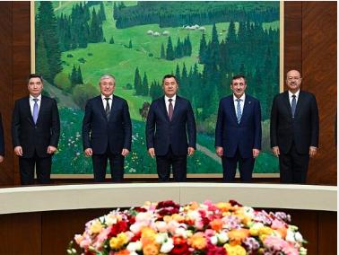 中亚学者喊话美国：家里有矿 关注吉尔吉斯斯坦吧！

11 月 06 日，唐纳德·