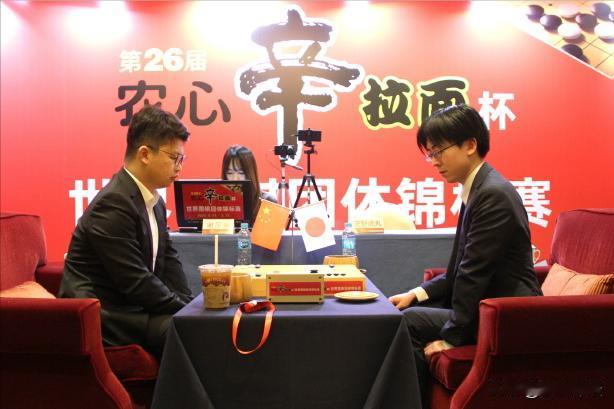 棋迷们都还是有血性的。

据说，今天重新开始的农心杯演播室人数廖廖。

毫无疑问