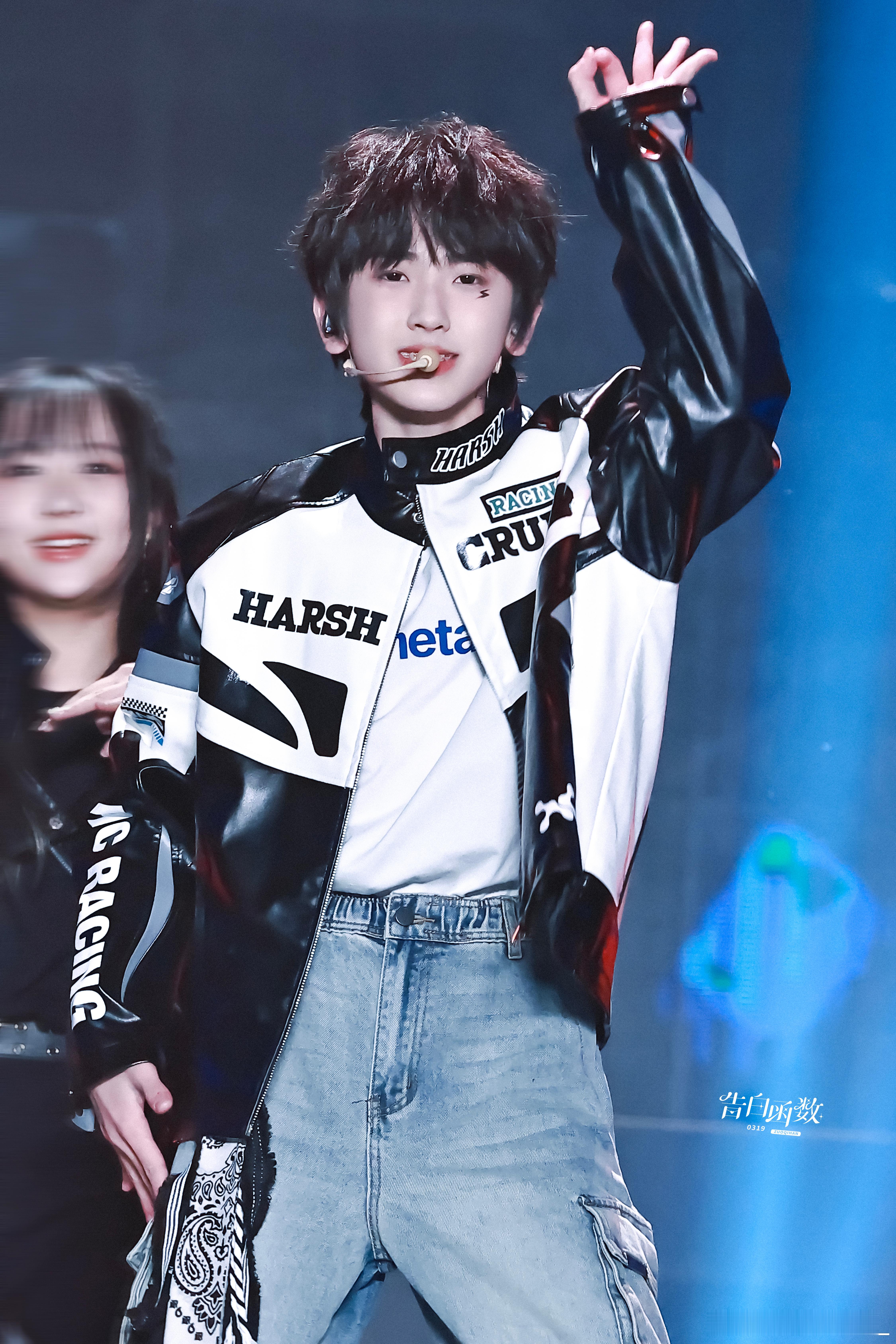左奇函[超话]  💙左奇函 四代第一鼓手 💙左奇函 四代第一rap担  °⑅