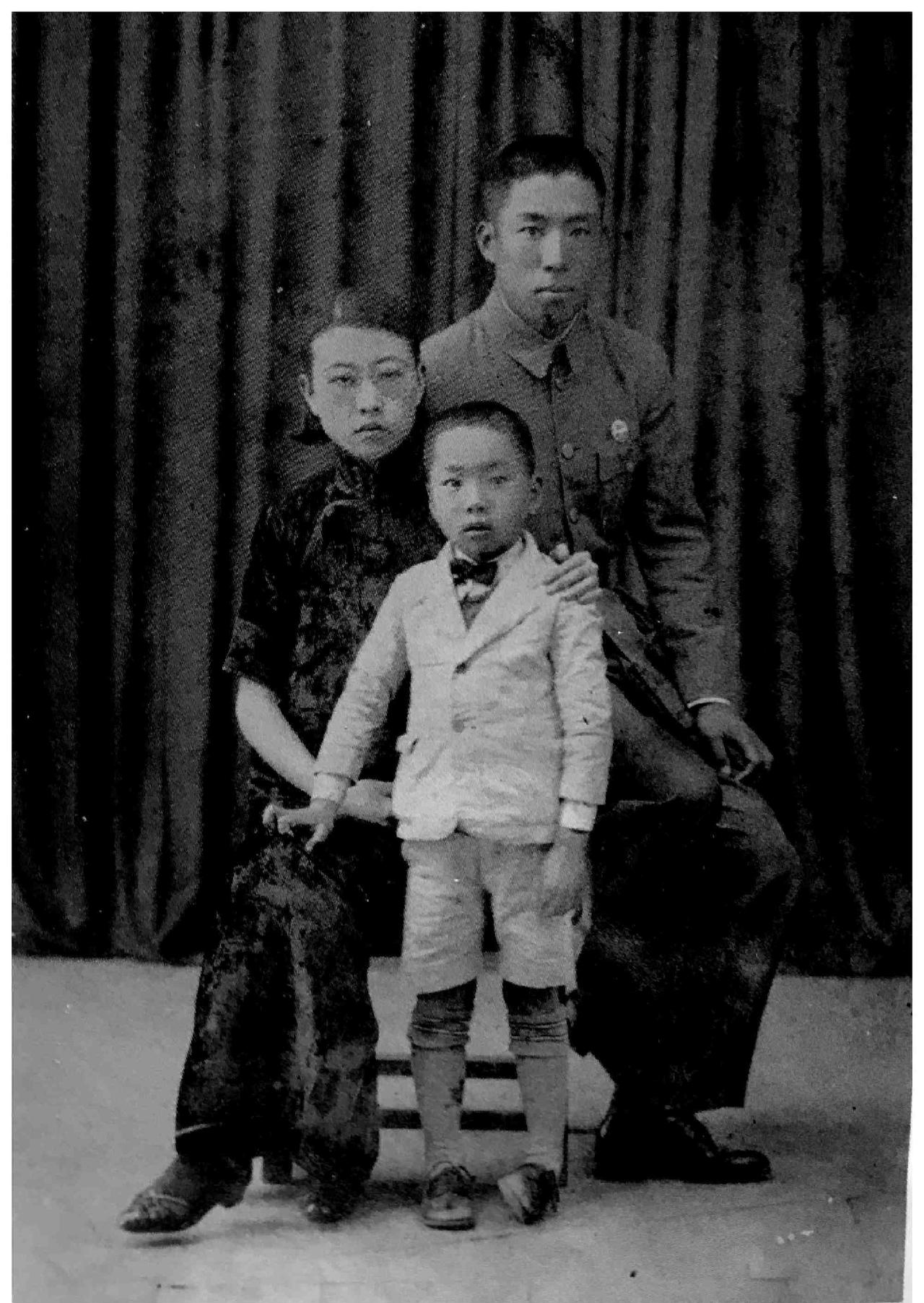 国军将领胡长青，一张罕见的留影，这张照片拍摄于1937年，拍摄地点在河南郑州的照