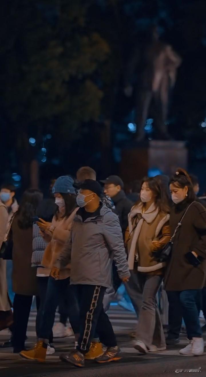 以前穷，为什么大家还怀念以前如今社会看似生活水平提高，其实只是一部分人，贫富差距