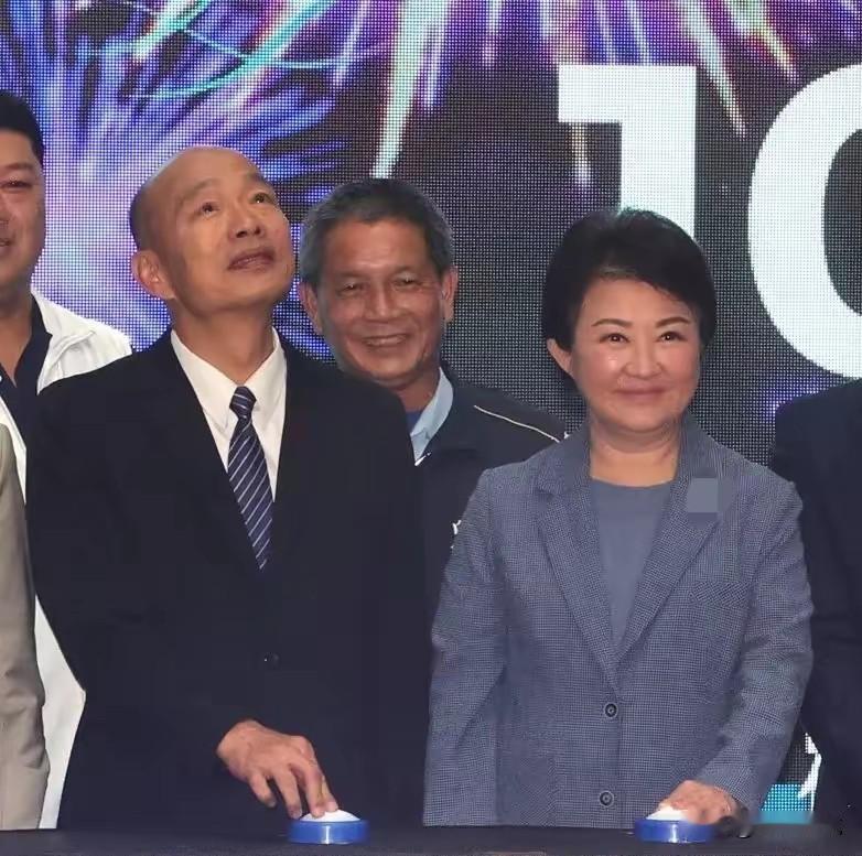沈富雄：韩国瑜和卢秀燕选2028必败！
​
前台湾地区民意代表沈富雄，21日晚上