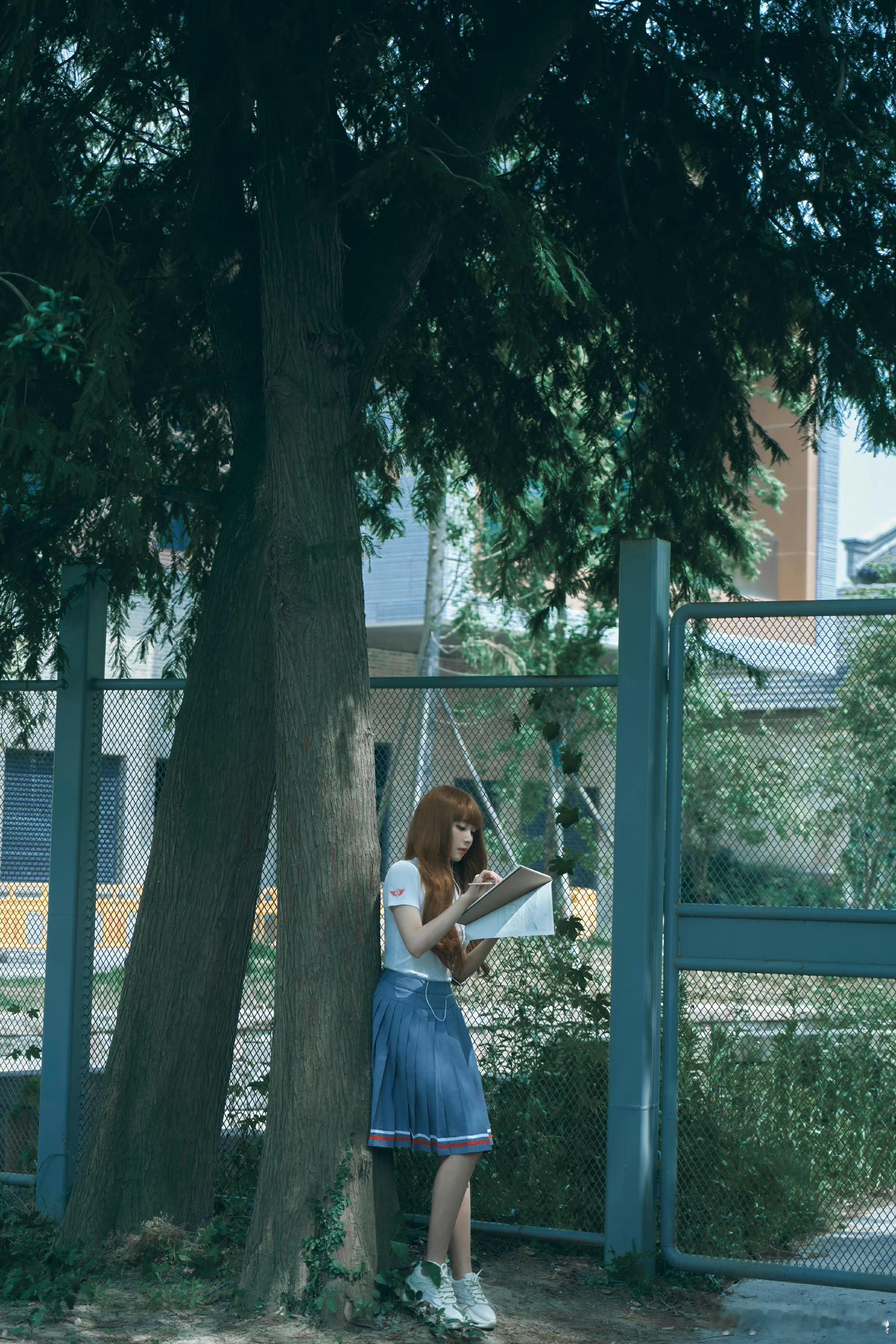 #高叶青春疼痛文学造型##高叶青春疼痛文学穿搭#青春疼痛文学穿搭！这个妆造旱死在