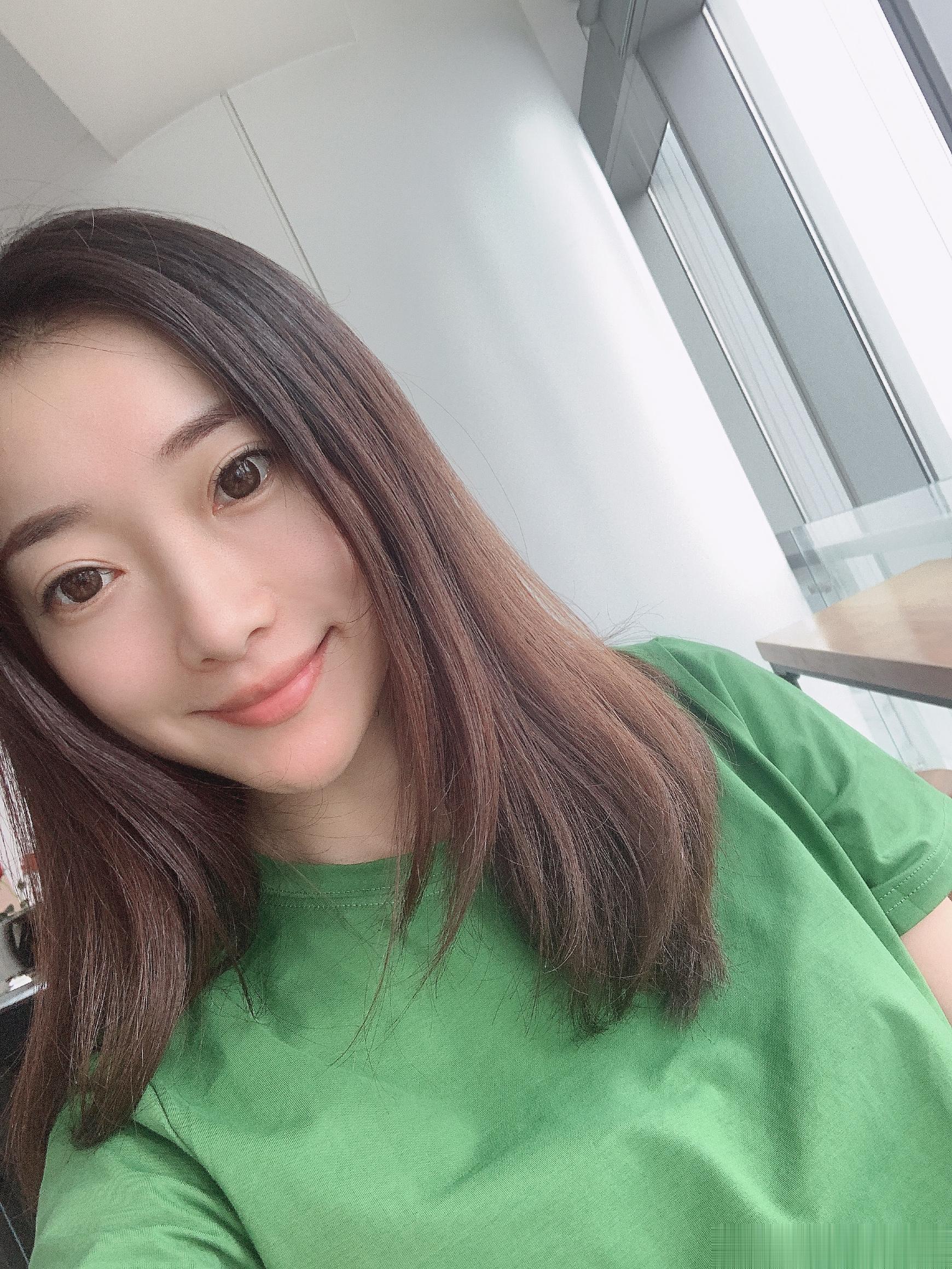 那张好看？画了自然妆和网红妆看上去真的可以是判若两人。总之差别很大吧[污]#火锅