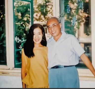 1986年，65岁的火箭专家杨南生娶了29岁的张严平。张严平的父母不同意，不料，
