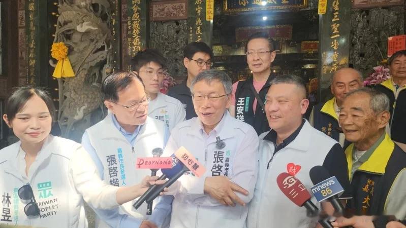 美国加征关税措施对台湾经贸环境造成冲击，民众党前主席柯文哲今天上午陪同前立委张启