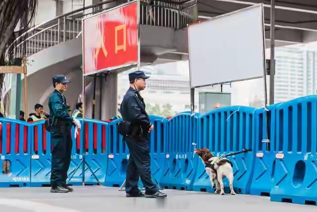 宿迁警方守护苏超球迷“丝滑”离场4月18日晚，2026江苏省城市足球联赛（苏超）