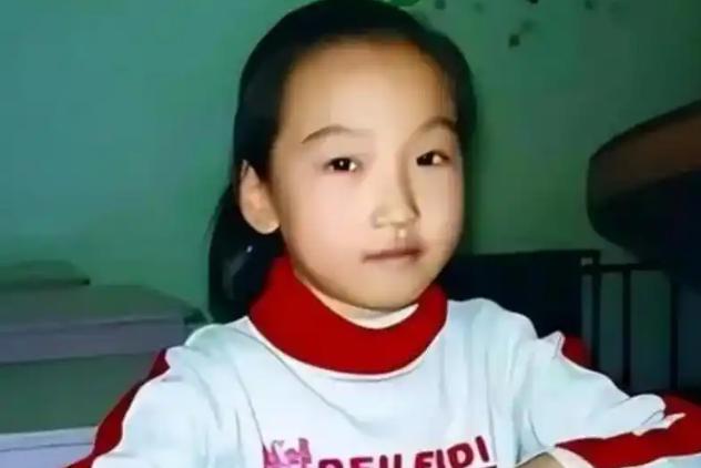 2007年，内蒙古6岁女孩潘晶被军方特招入伍，成为我国最年轻的“特种兵”，她的特