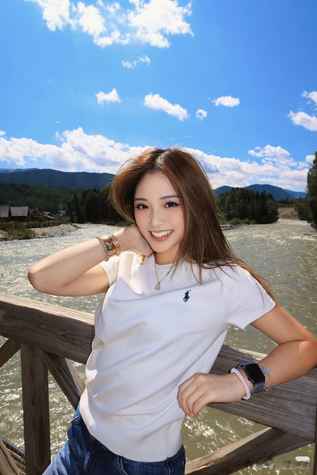 上联：诗山寻妙句，求下联情海找佳人！