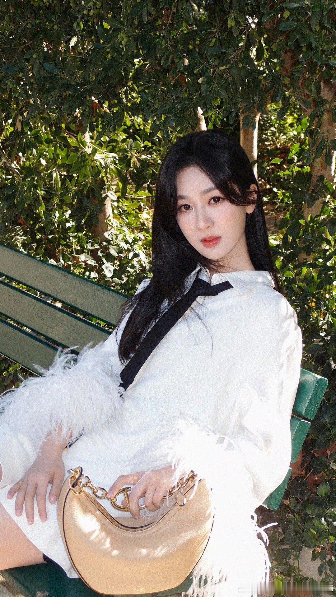  yz #杨紫国色芳华#浪漫温柔有无数种，你便是其中之一。​​​