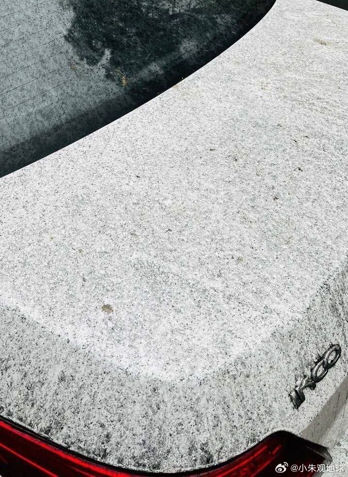 德黑兰下起了石油雨美伊以冲突中东局势伊朗首都全天遭轮番打击