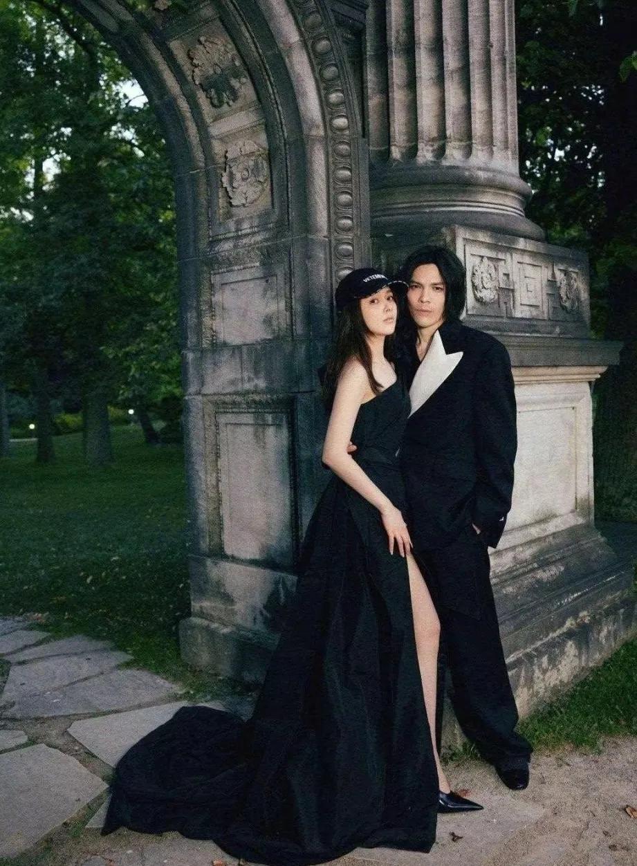 越来越喜欢郭碧婷向佐这对夫妻
尤其喜欢他们的黑色穿搭
无论郭碧婷还是向佐
我觉得