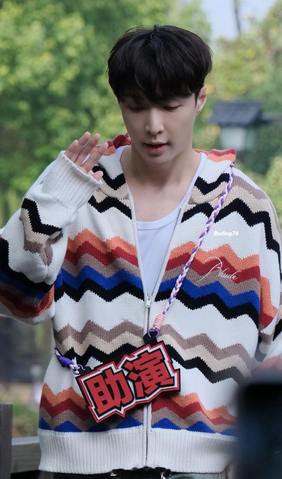 张艺兴今天在乌镇被偶遇，完全青春男大啊 ​​​