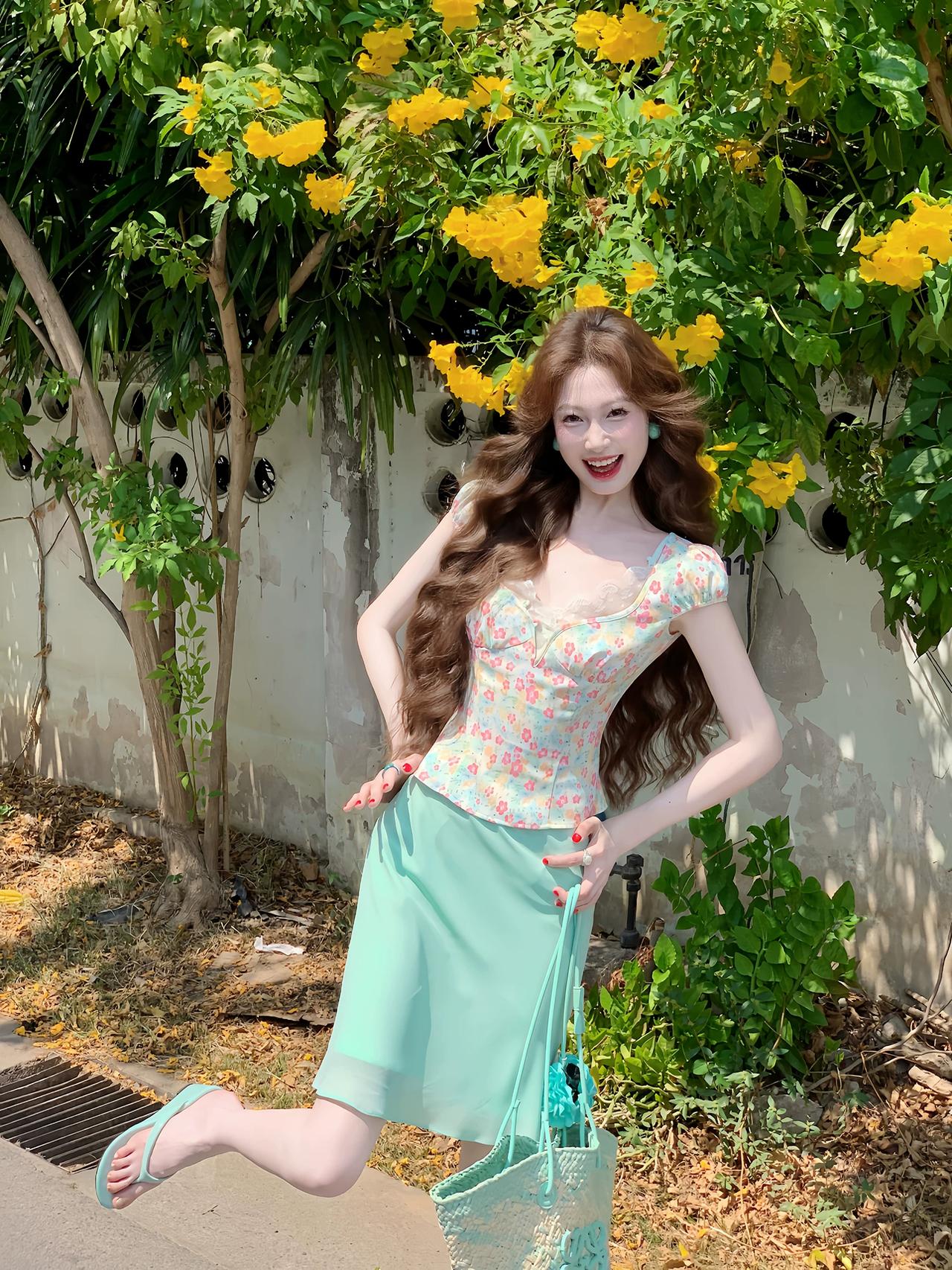 真正活通透的女人，
都已经对“人”去魅了！
不管是样貌好的公众人物，
还是名人名