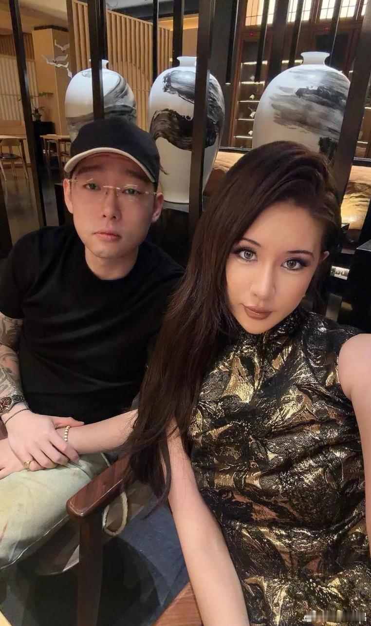 恩爱有加！弹壳与老婆西子最新合照！弹壳