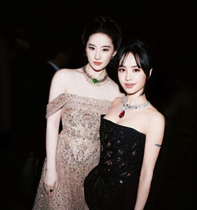 蔡依林刘亦菲首同框，2种顶级美1晚同台，网友直呼看不够