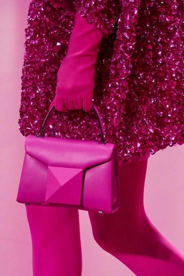 树莓红风格大赏2025年色彩记忆树莓红｜时尚界的显白密码与风格万金油树莓红是一种