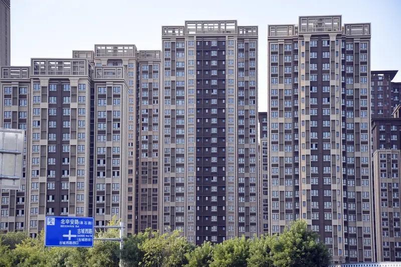 亏惨了！如今房价大幅下跌，我124万买的房子，挂中介89万半个月，无人问津。我家