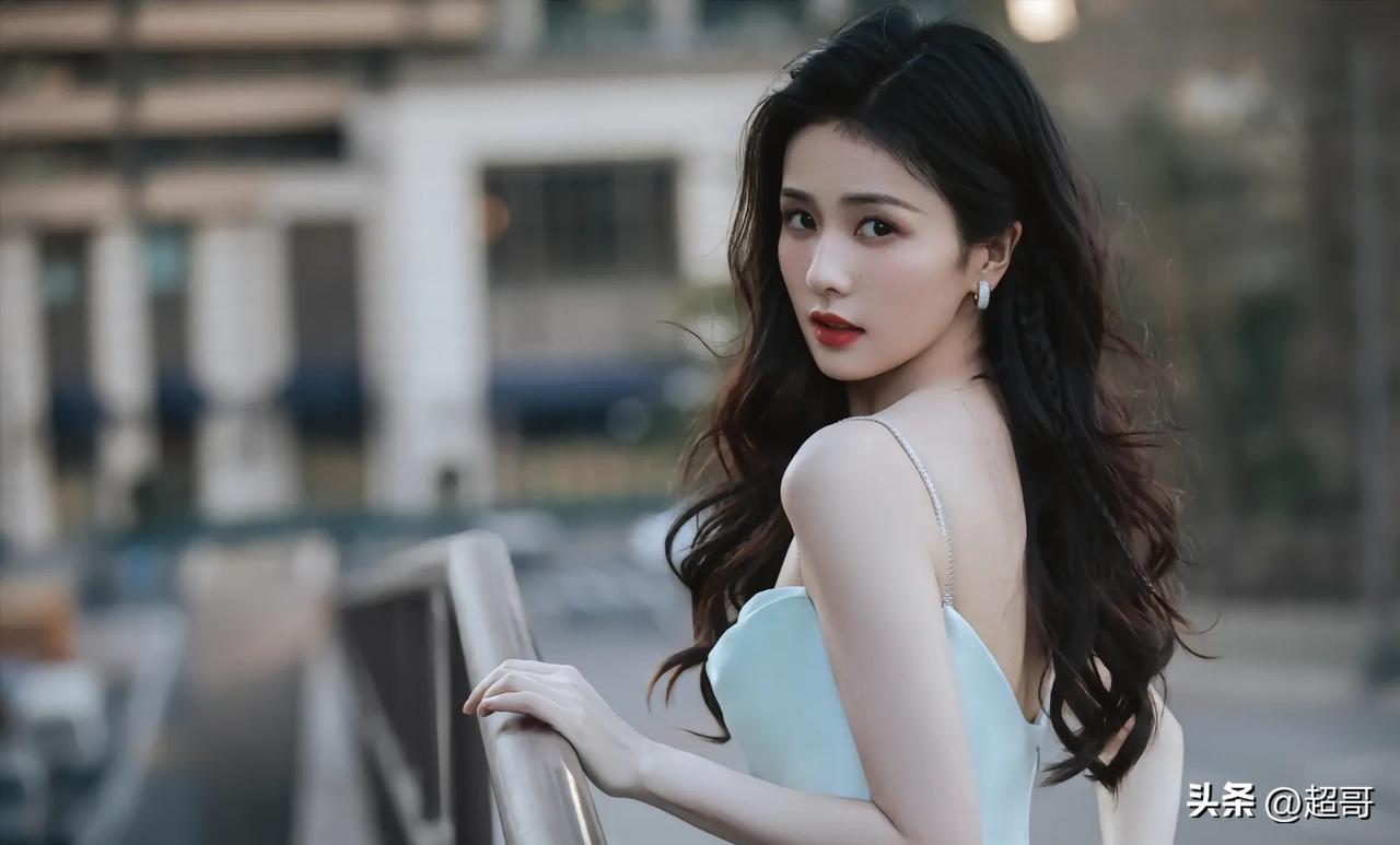 私生饭乱象该整治了！白鹿硬刚只是开始，必须零容忍
从白鹿被尾随，到多位明星遭私生